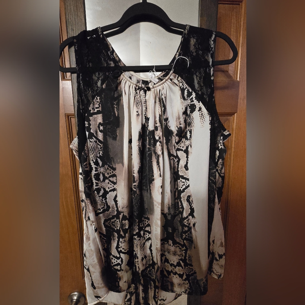 Sleeveless 1X Lace Front Blouse